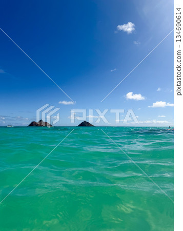 夏威夷拉尼凱海灘，白沙清澈，碧空如洗，熱帶風光 134690614