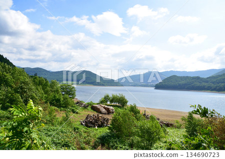 北海道465號國道金山生虎站線,金山湖周邊景色(2023年夏季) 北海道465號國道金山生虎站線,金山湖周邊景色(2023年夏季) 134690723