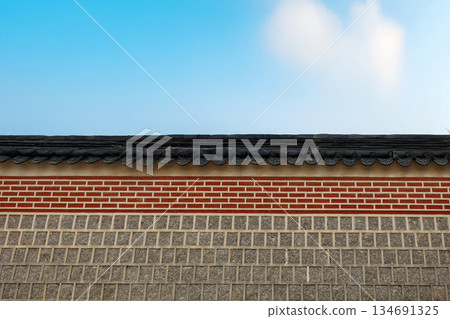 Historic Stone Wall of Gyeongbokgung Palace Showcasing Traditional Korean Masonry under Clear Blue Sky 134691325