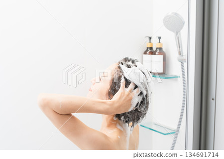女人洗頭美容圖片 女人洗頭美容圖片 134691714