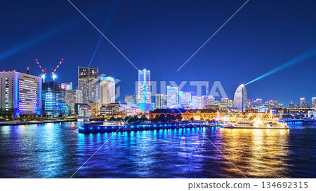 橫濱市燈火輝煌的港未來地區 134692315
