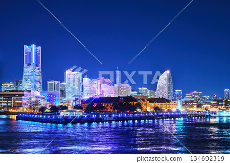 橫濱市燈火輝煌的港未來地區 134692319