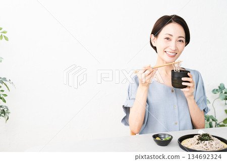 Woman eating Zaru Soba noodles Lifestyle image Woman eating Zaru Soba noodles Lifestyle image 134692324