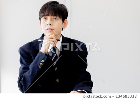 男學生上課 134693338