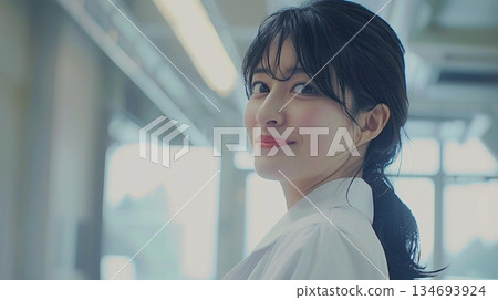 回顧一個年輕的女人 134693924