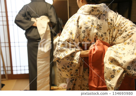 一個穿和服的女人 一個穿和服的女人 134693980