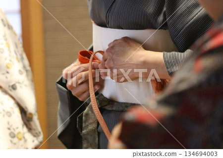 一個穿和服的女人 一個穿和服的女人 134694003