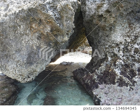 拱門和淺灘 134694345