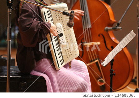 演奏樂器 演奏樂器 134695363