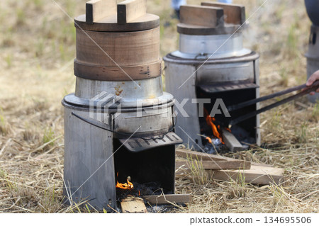 怎樣蒸糯米飯 134695506