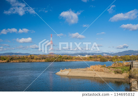 從天野川、淀川河口眺望高槻市，大阪府枚方市 134695832