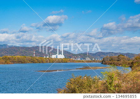 大阪府高槻市淀川的冬季景色 大阪府高槻市淀川的冬季景色 134695855