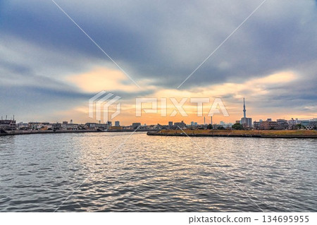 與天空樹的風景 與天空樹的風景 134695955