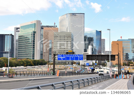 The view from the Loop Line 2 just after crossing Tsukiji Bridge 134696065