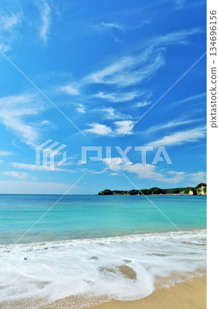 千葉縣勝浦夏季、藍天和大海 134696156