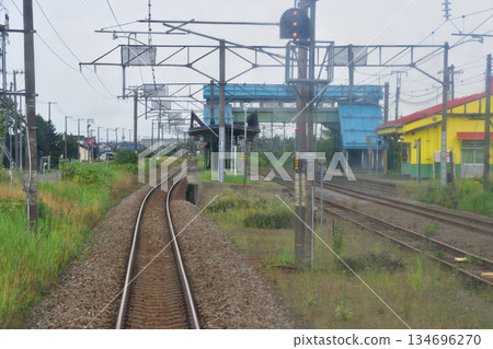 A view from the window of a local train from Takikawa Station to Fukagawa Station on the JR Hokkaido Hakodate Main Line (cloudy in the summer of 2023) A view from the window of a local train from Takikawa Station to Fukagawa Station on the JR Hokkaido Hakodate Main Line (cloudy in the summer of 2023) 134696270