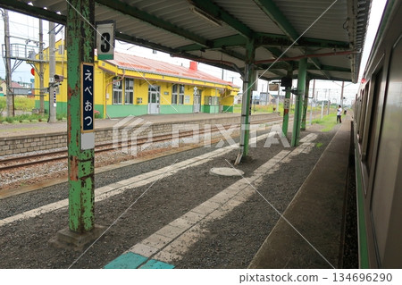 A view from the window of a local train from Takikawa Station to Fukagawa Station on the JR Hokkaido Hakodate Main Line (cloudy in the summer of 2023) A view from the window of a local train from Takikawa Station to Fukagawa Station on the JR Hokkaido Hakodate Main Line (cloudy in the summer of 2023) 134696290
