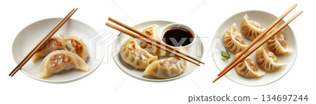 Steamed mandu dumplings placed in circular pattern on ceramic plate, isolated on white transparent background 134697244