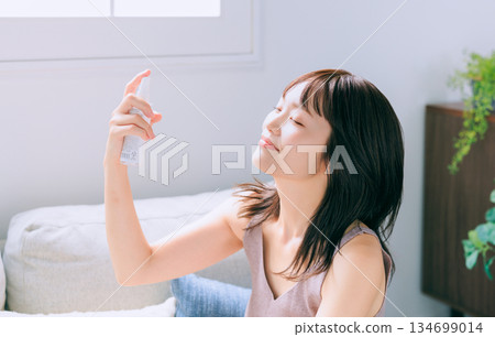 女性的護膚圖像 134699014