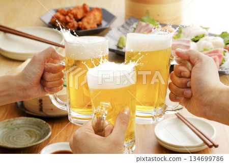 Toasting with beer mugs. New Year's party, year-end party, farewell party 134699786
