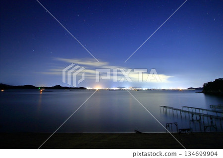 夜幕下從江田島眺望廣島市和初日市 134699904