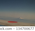 日本的象徵：日之丸旗與富士山 134700677