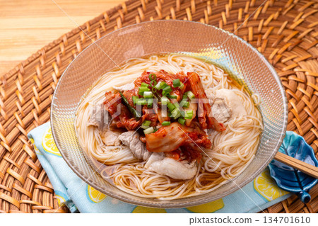 Pork and Kimchi Bukkake Somen Noodles 134701610