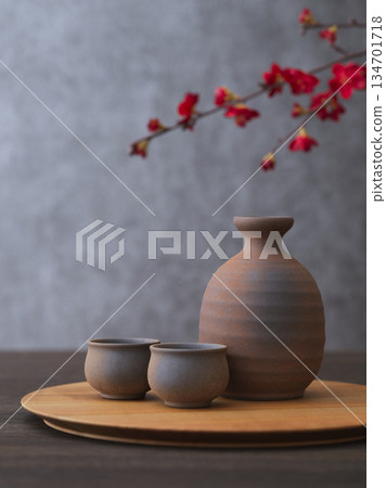 Japanese sake image: Sake bottle and sake cup set 134701718
