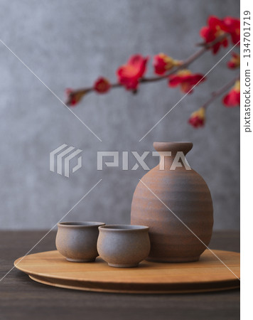 Japanese sake image: Sake bottle and sake cup set 134701719