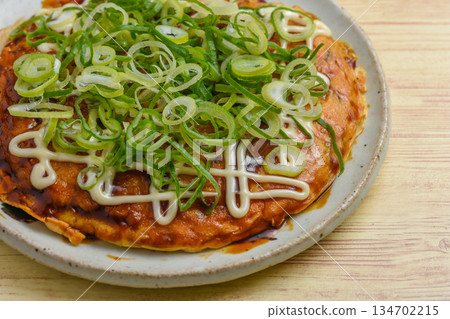 Okonomiyaki with plenty of green onions 134702215