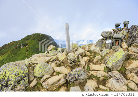 火內岳和芝安山的山頂 134702331