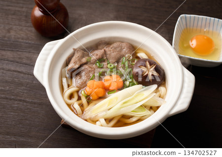 Beef suki udon 134702527