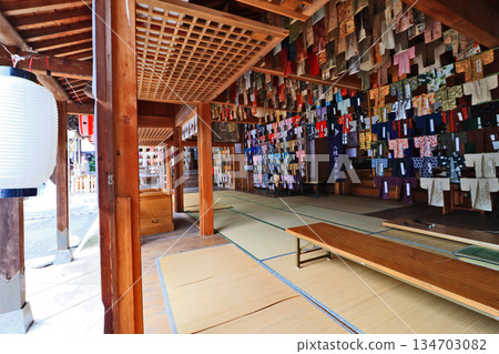 Oirokashi, a traditional Japanese craftsman drying the kimono of the god at Yawata Furutomo Shrine in Chikujo County, Fukuoka Prefecture 134703082