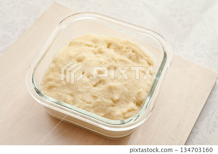 Microwave-made steamed tofu rice flour bread 134703160