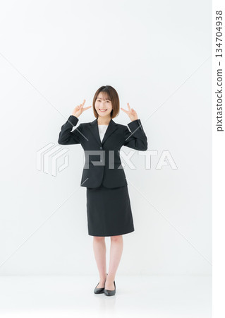 Business woman, young woman, whole body, peace sign Business woman, young woman, whole body, peace sign 134704938
