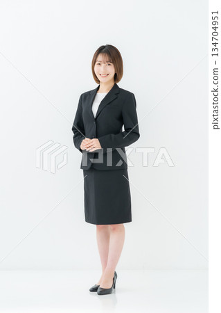 女商人，年輕女子，全身 134704951