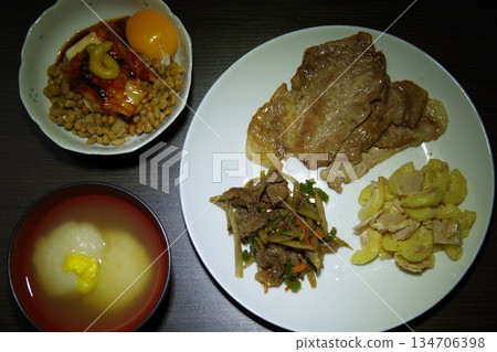 美味的晚餐 134706398