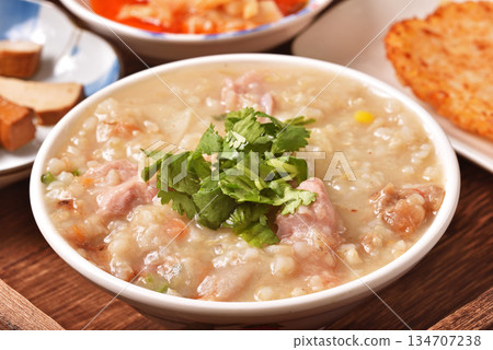 Brown rice porridge 134707238