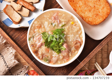 Brown rice porridge 134707239