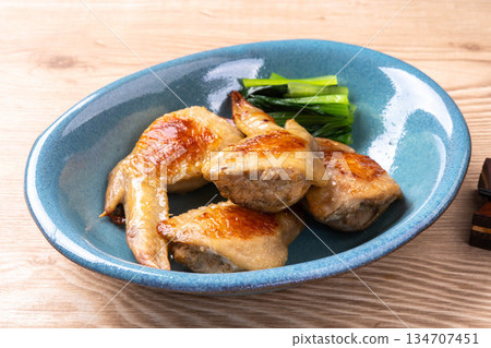 雞翅和鱈魚籽 雞翅和鱈魚籽 134707451