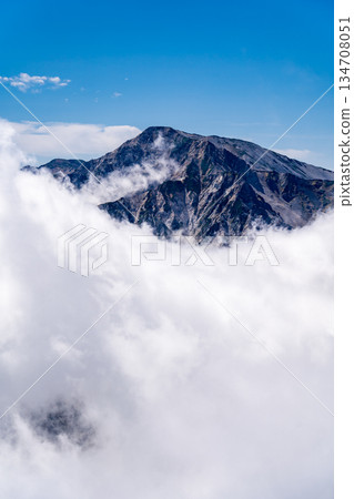 View of Mt. Hakuba and the sea of clouds from Mt. Korenge. Hakuba Oike Pond - Traverse of Mt. Hakuba in the Northern Alps 134708051