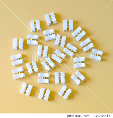 white plastic electrical terminal strip block ,Electric wire connectors . 134708513