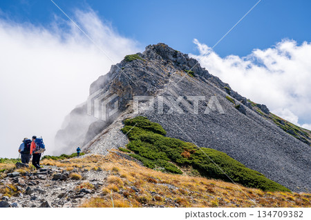 白馬山頂峰（從三國交界處攀登）白馬禦池至北阿爾卑斯山白馬山橫越路線 134709382