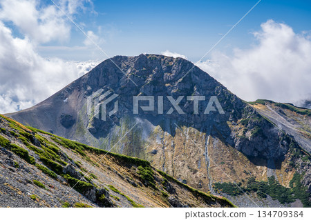 Asahidake seen from Mt. Shirouma - Hakuba Oike Pond - Traverse of Mt. Shirouma in the Northern Alps 134709384
