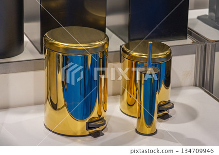 Gold Bathroom Set 134709946