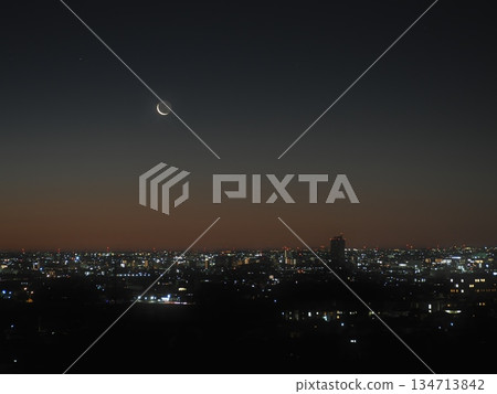 十二月的城市黎明和黎明時的月亮(20251218054655) 十二月的城市黎明和黎明時的月亮(20251218054655) 134713842