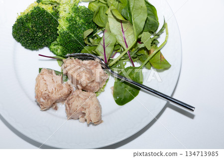 Weight loss tuna salad with fresh greens. 134713985