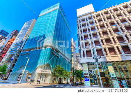 東京中央區銀座城市景觀，靠近銀座五丁目交叉口 134715102