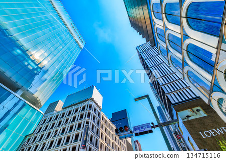 東京中央區銀座城市景觀,靠近銀座五丁目交叉口 東京中央區銀座城市景觀,靠近銀座五丁目交叉口 134715116