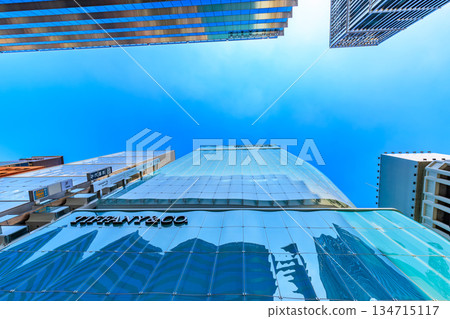 東京中央區銀座城市景觀，靠近銀座五丁目交叉口 134715117